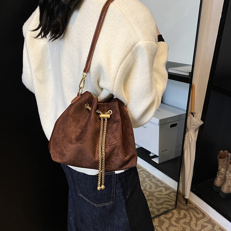 Soft Commuting Crossbody Bags  - đánh giá và giá Bucket Bag Suede