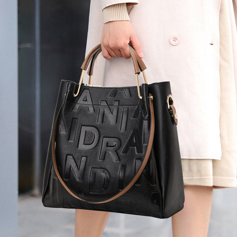 Women's Shoulder Bag Quiet Lux - đánh giá và giá Luxury Bags Quiet